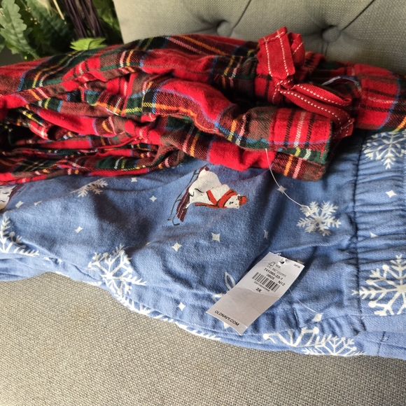 Plus Size Old Navy Christmas Fleece Pajama Pants - Picture 3 of 3